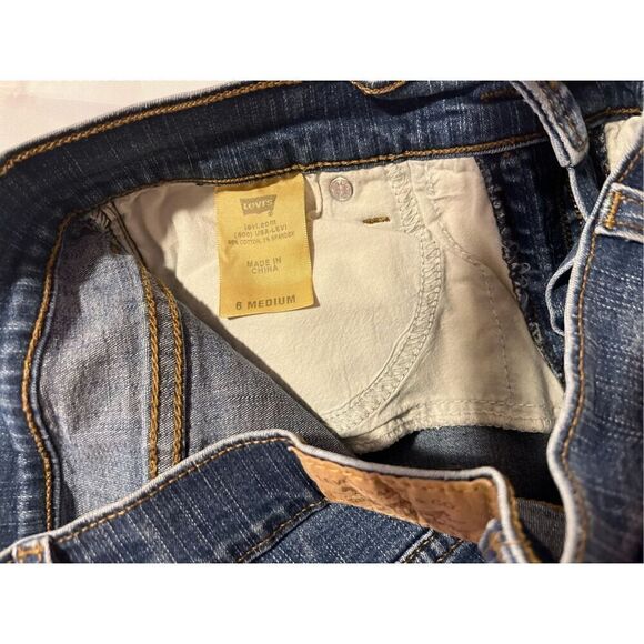 Levi's 512 perfectly slimming boot cut. Size 6 medium. ￼ - Picture 7 of 9
